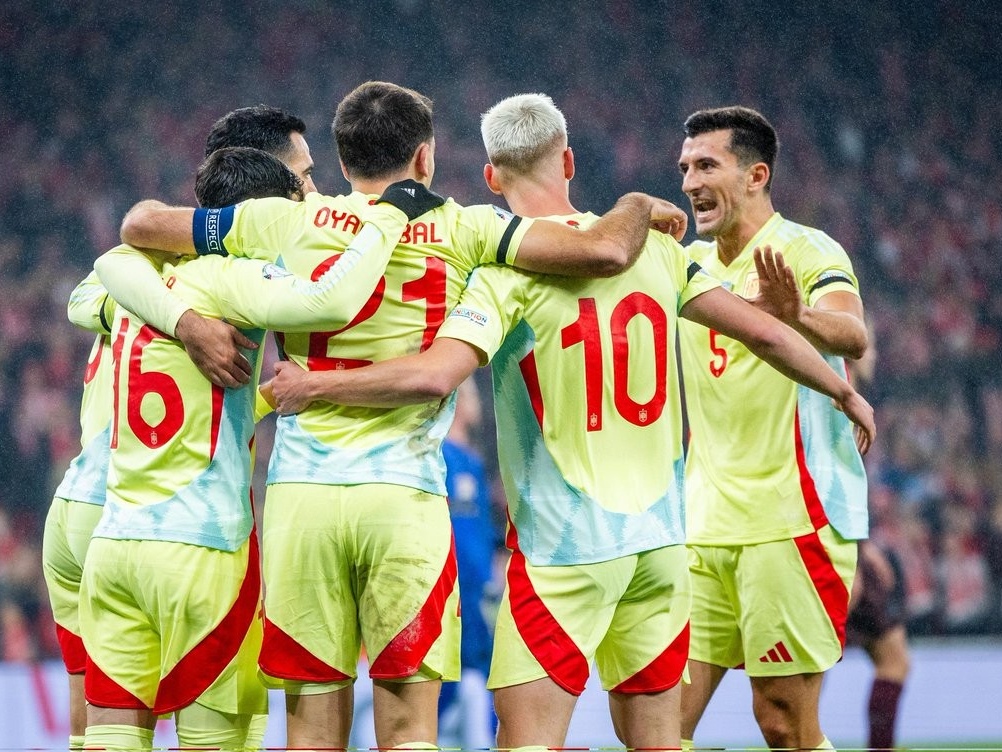 雷速下载包含塞维利亚迎欧联关键赛；国际比赛日单刀错失；球迷炸锅；数据趋势出现新变化的词条