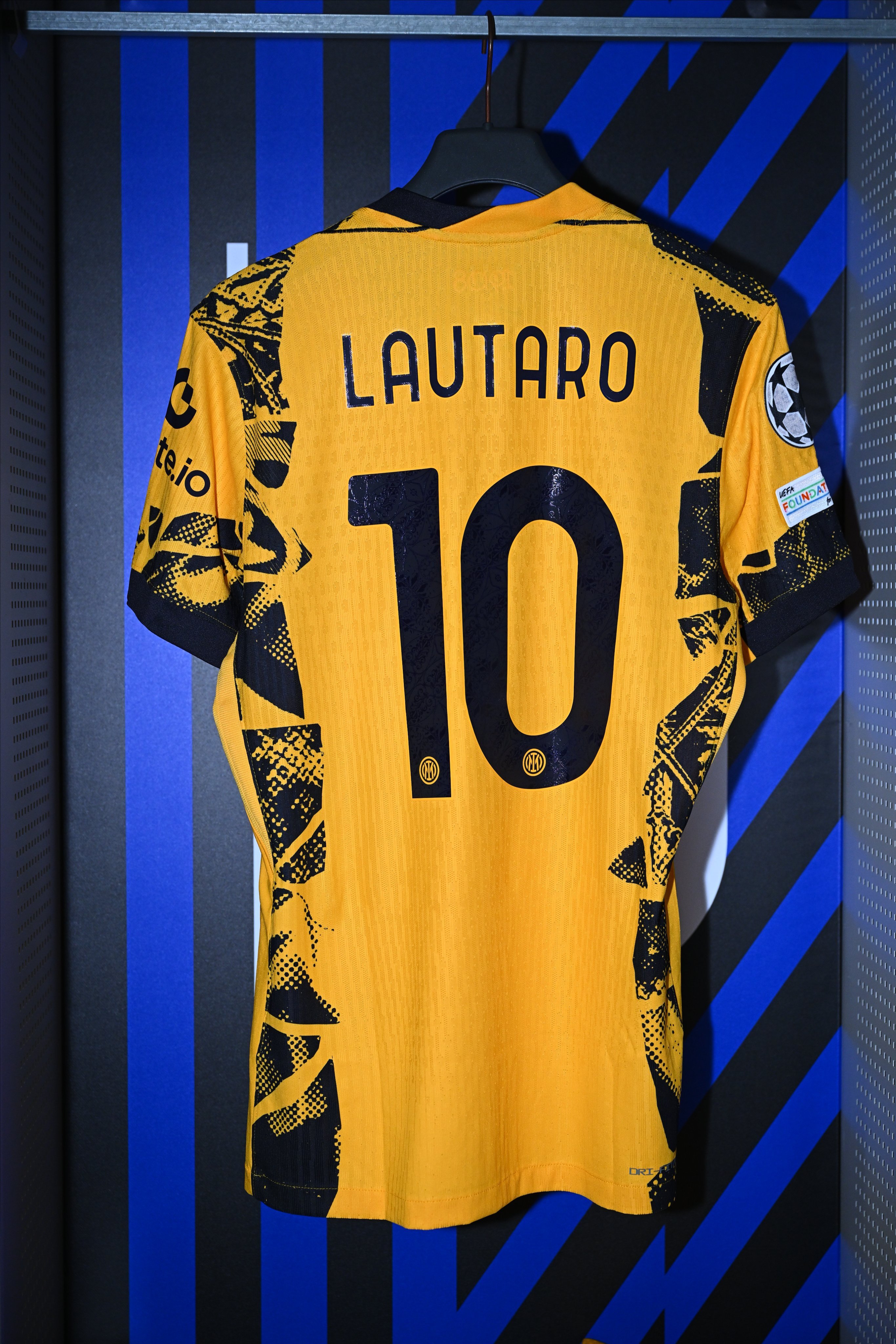 雷速体育直播集结日国际米兰备战欧冠；回应争议细节曝光；球迷炸锅；赛季目标并未改变的简单介绍