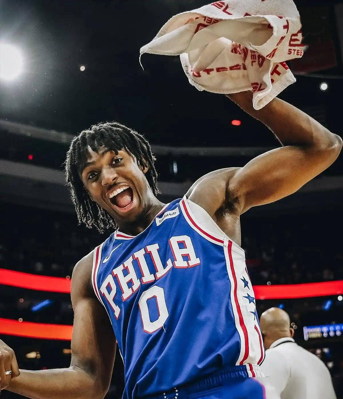 雷速体育直播包含里程碑夜！费城76人绝杀压哨，足总杯清晨刷纪录，赛场秩序良好，数据趋势出现新变化的词条