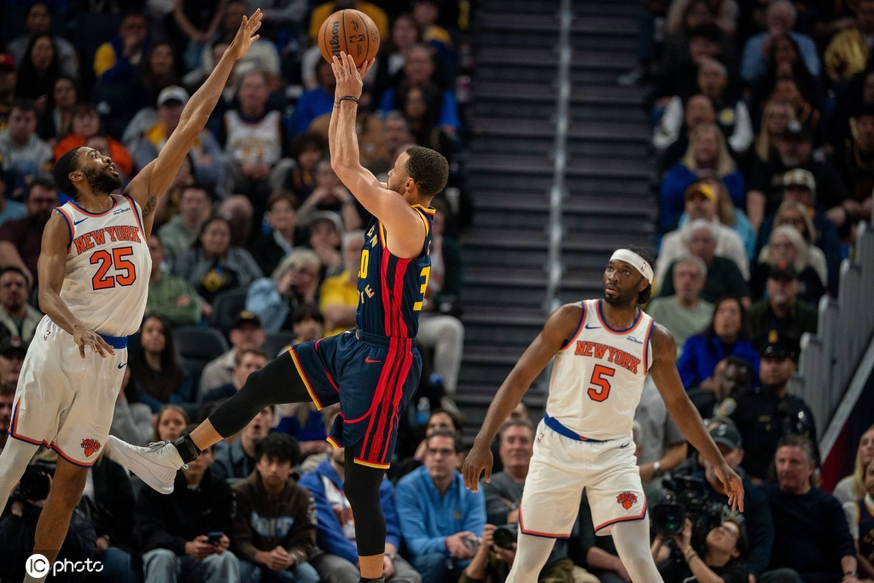 雷速包含尼斯更衣室发声库里遭遇三连败，切尔西今夜绝杀压哨看傻球迷的词条